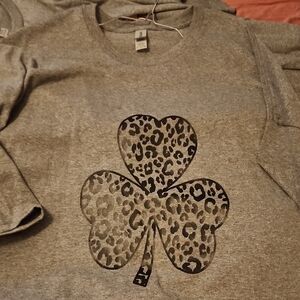 Gray Shamrock Print Shirt 5x Adult *BINGO*🙂😀